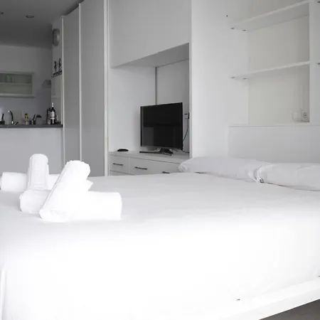 Luminoso Estudio En Castillo Santa Clara *