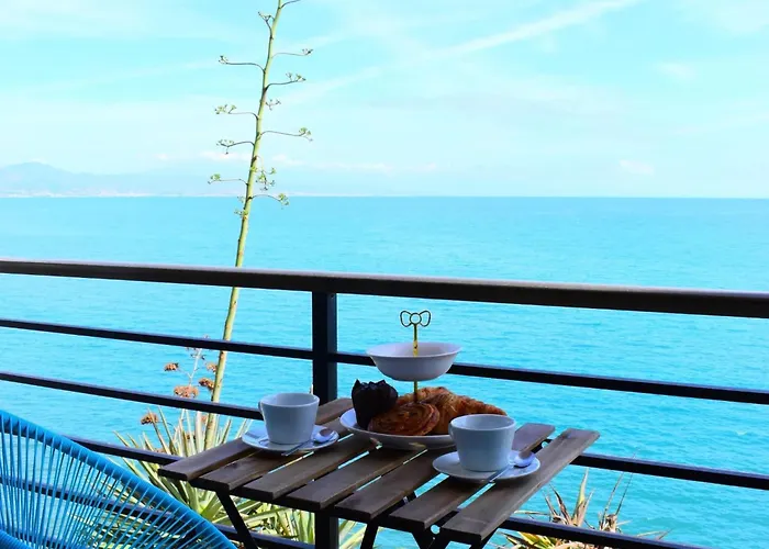 Luminoso Estudio En Castillo Santa Clara Lejlighed *