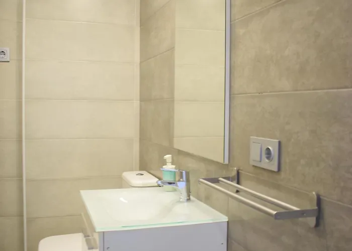 Luminoso Estudio En Castillo Santa Clara