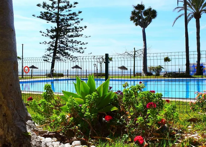 Luminoso Estudio En Castillo Santa Clara