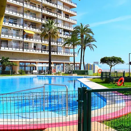 Luminoso Estudio En Castillo Santa Clara