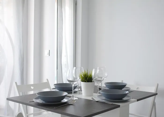 Luminoso Estudio En Castillo Santa Clara