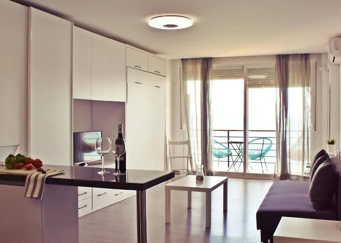 Luminoso Estudio En Castillo Santa Clara Апартаменты *